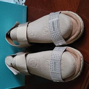 Champagne/Soft Gold Sandals